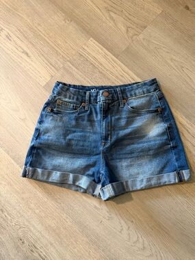 No Boundaries Blue Denim Rolled-Hem Women's Shorts